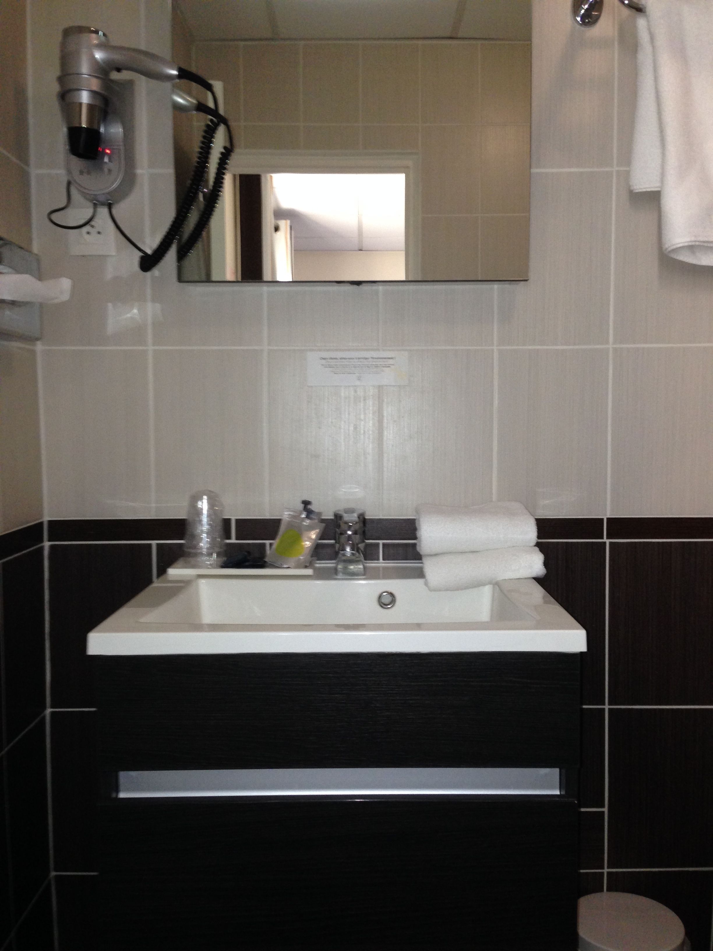 comfort double room | bathroom sink