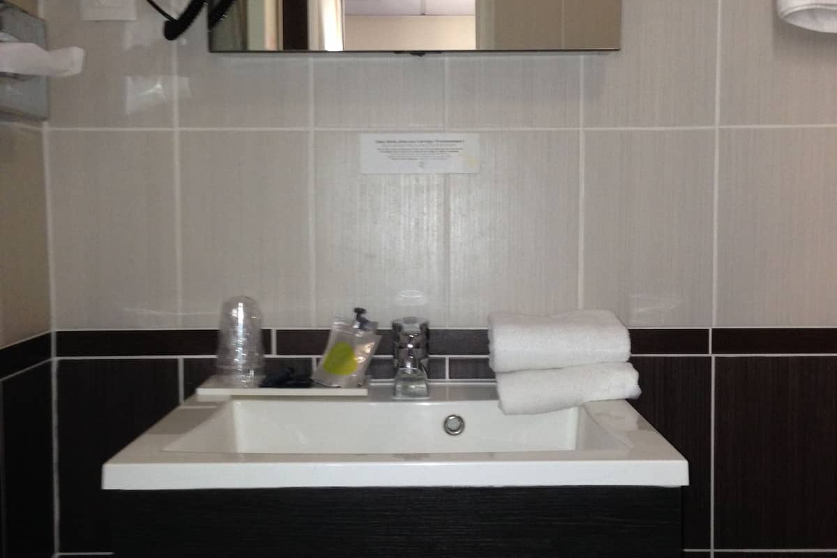 comfort double room | bathroom sink