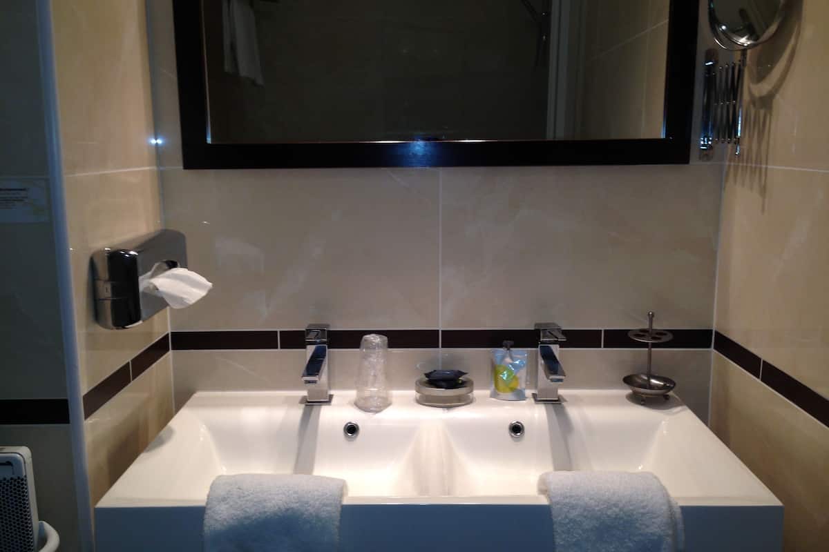 junior suite | bathroom sink