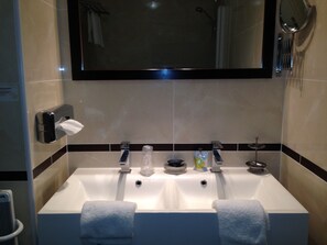 Suite – junior | Vask på badet