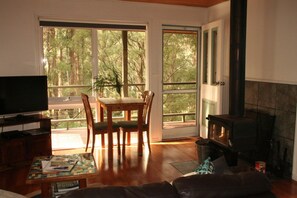 Cottage Fern Lee | Living area | TV, fireplace, DVD player