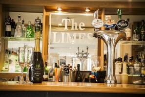 Bar (on property) - The Limes Country Lodge Hotel (Solihull)