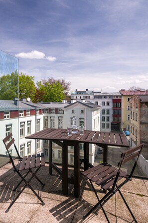 Deluxe Apartment, 2 Bedrooms, Balcony (for 6 people, Łobzowska Street) | Terrace/patio