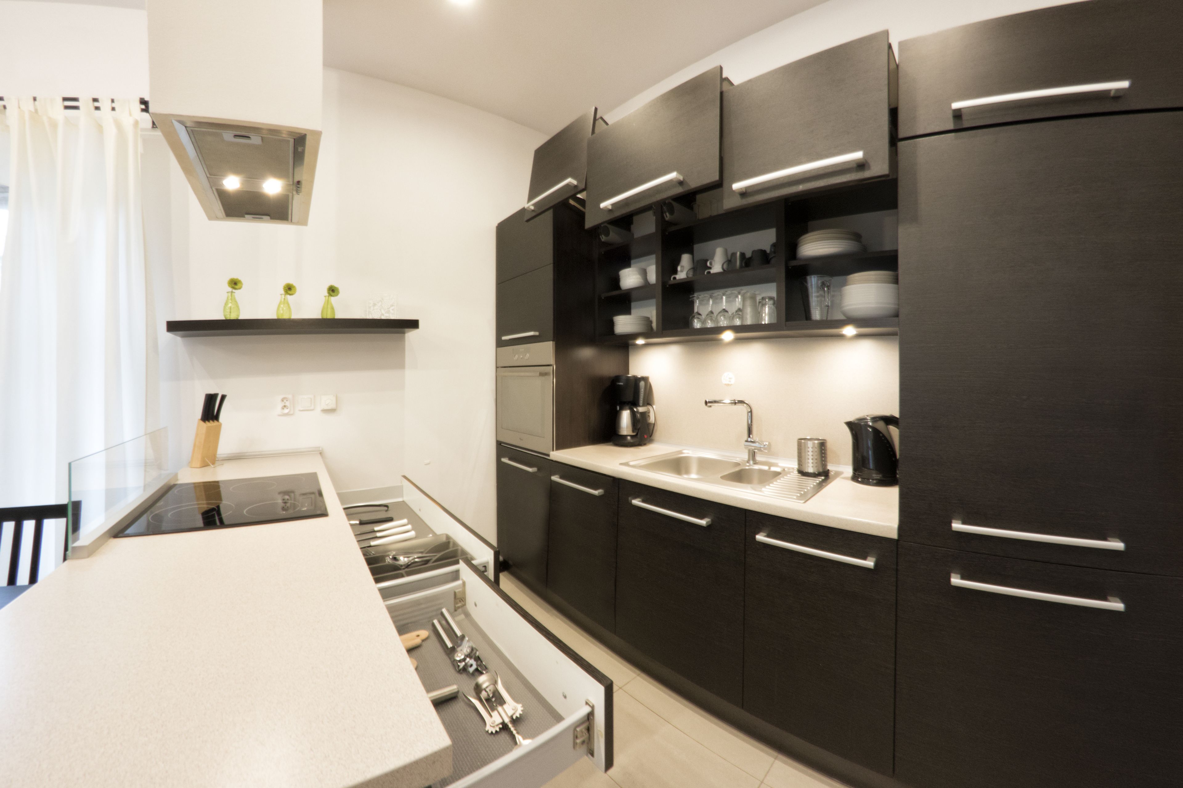 经典公寓, 1 间卧室 (for 4 people, Łobzowska Street) | 私人厨房 | 大冰箱、微波炉、炉灶、茶具/咖啡用具