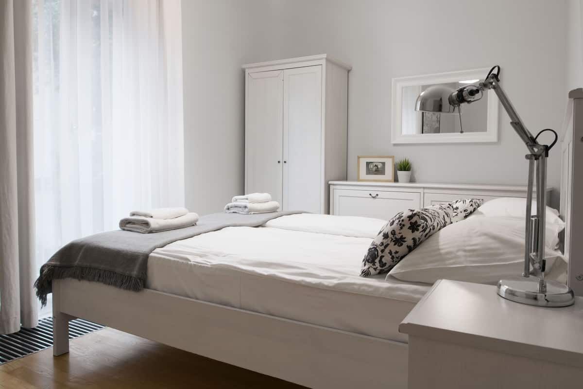 2 habitaciones, decoración personalizada y muebles diferentes