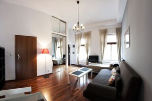 32-inch LCD TV with satellite channels, TV