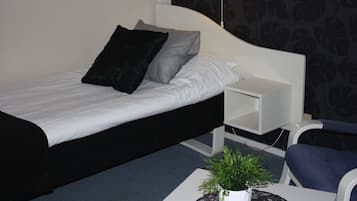 Standard Single Room | Desk, blackout drapes, free WiFi, bed sheets