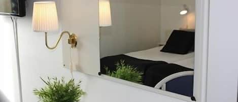 Chambre Standard double | Bureau, rideaux dâobscurcissement, accĂšs au Wi-Fi (inclus)