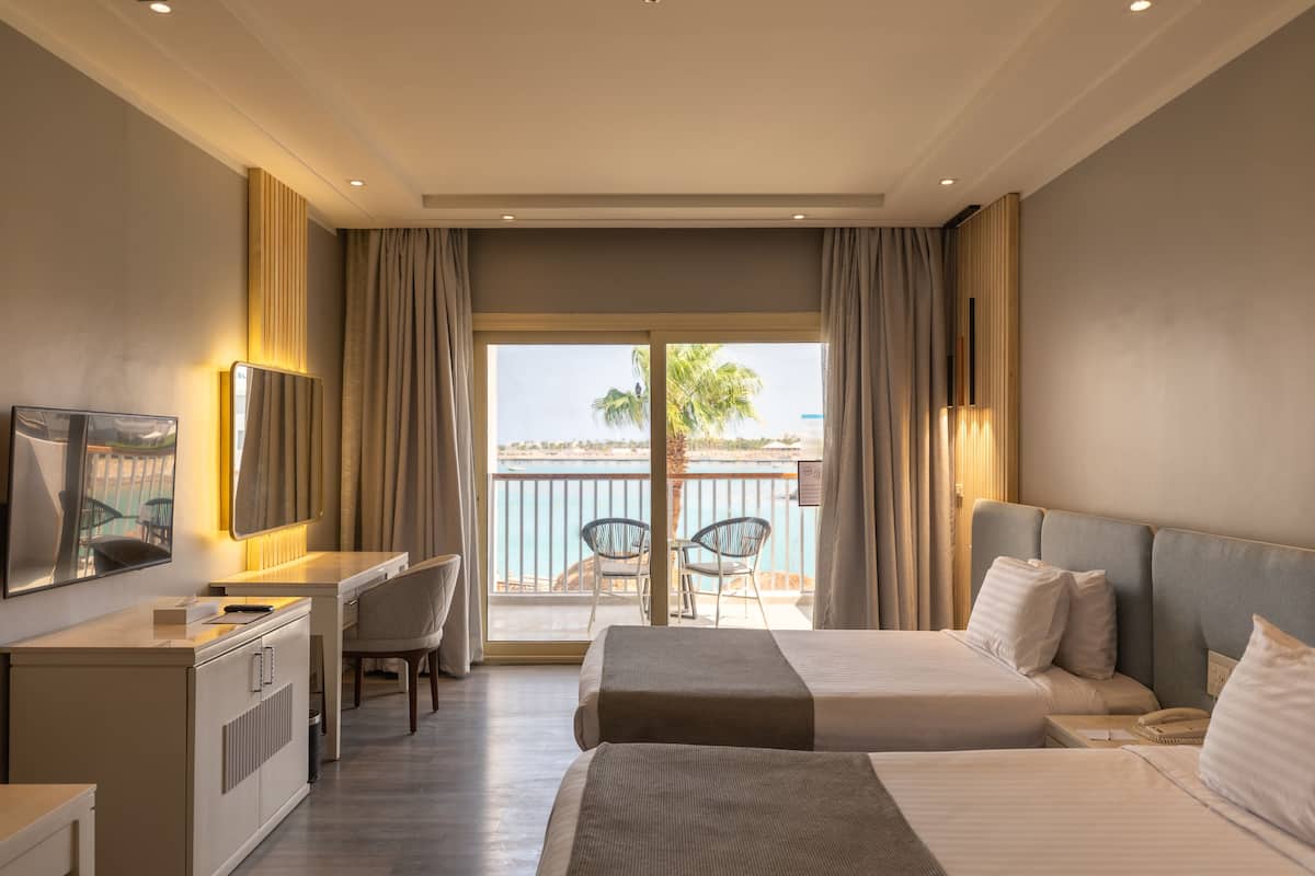 crystal jacuzzi suite (posh club) | 1 bedroom, free minibar, in-room safe, individually decorated