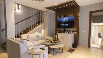 Jacuzzi Suite, Sea view (Posh Club) | Living area