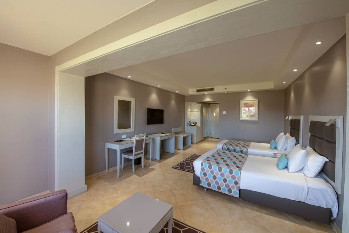 Habitación Deluxe | 1 dormitorio, minibar con artículos gratuitos, caja fuerte