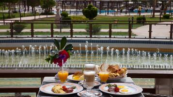 Free daily buffet breakfast
