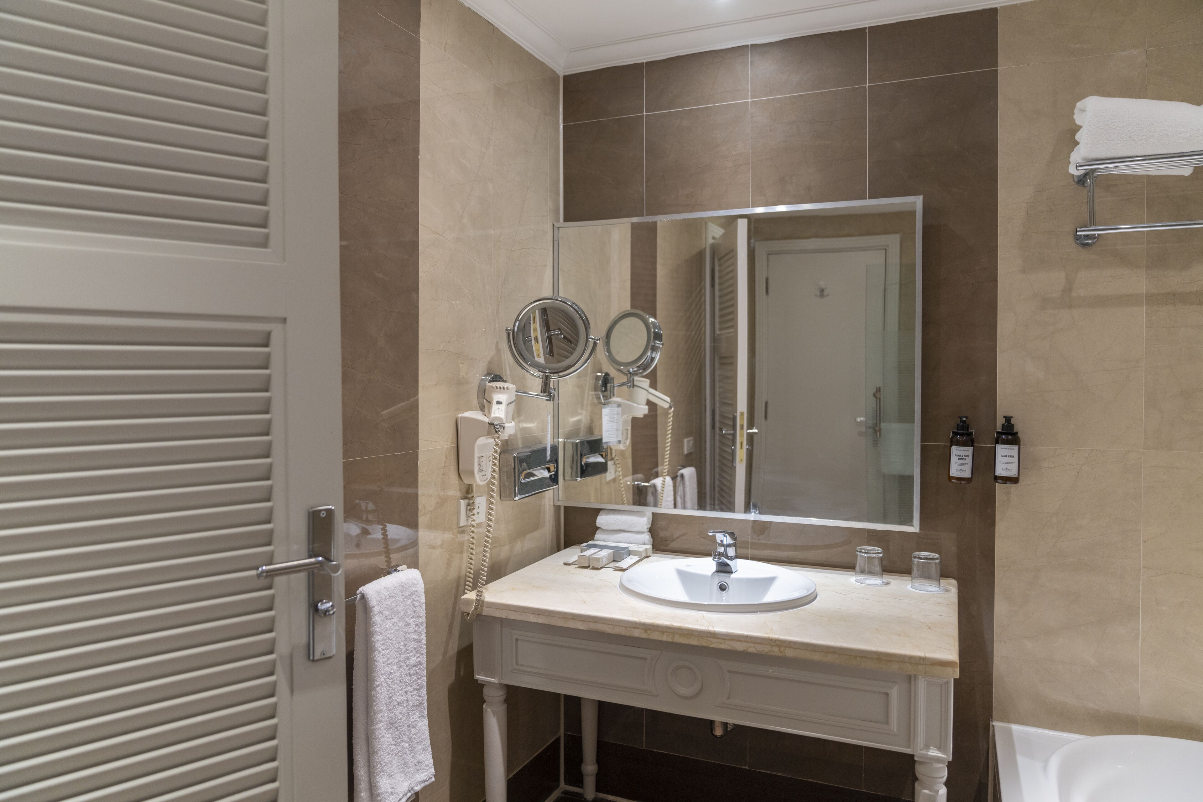 royal suite, sea view (posh club) | bathroom | free toiletries, hair dryer, towels, soap