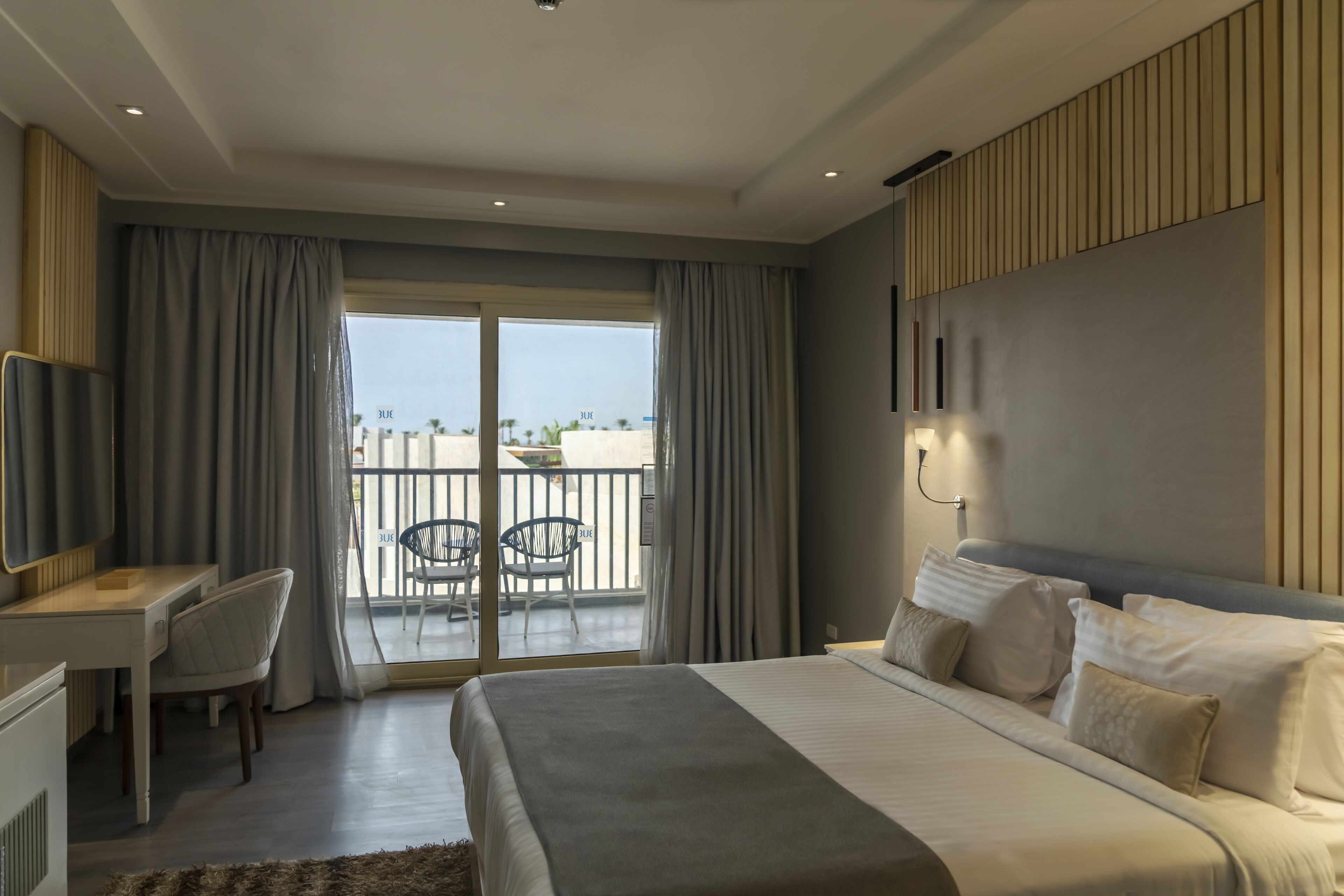 executive jacuzzi suite (posh club) | 1 bedroom, free minibar, in-room safe, individually decorated