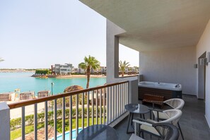 Crystal Jacuzzi Suite (Posh Club) | Terrasse/Patio