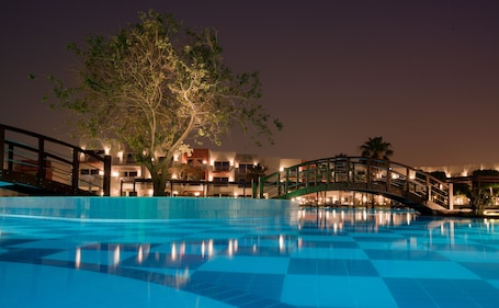 3 outdoor pools, open 9:00 AM to 5:00 PM, pool umbrellas, sun loungers