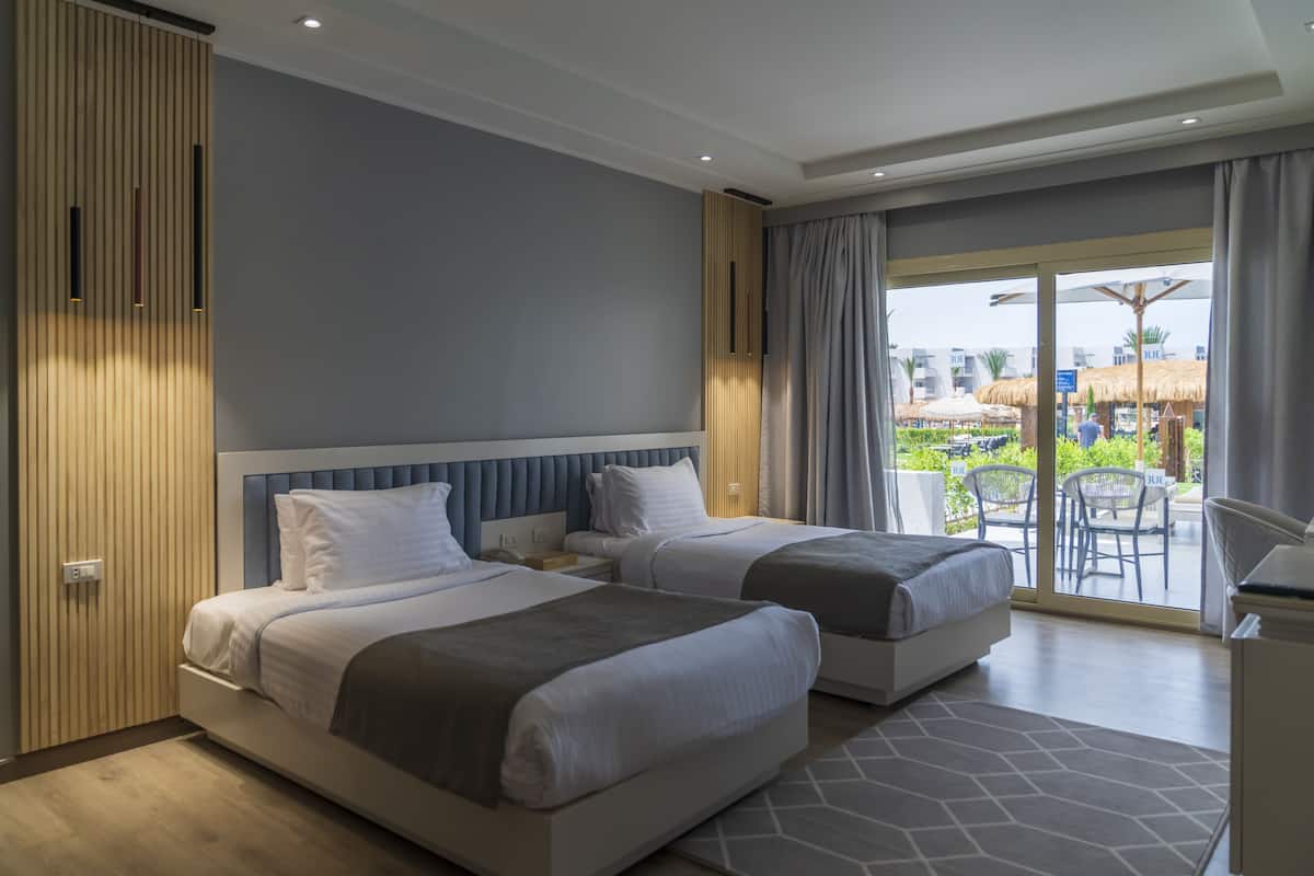 Royal Suite, Sea View (Posh Club) | 1 dormitorio, minibar con artículos gratuitos, caja fuerte