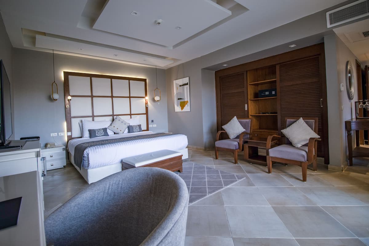 Junior Swim Up Suite (Posh Club) | 1 dormitorio, minibar con artículos gratuitos, caja fuerte