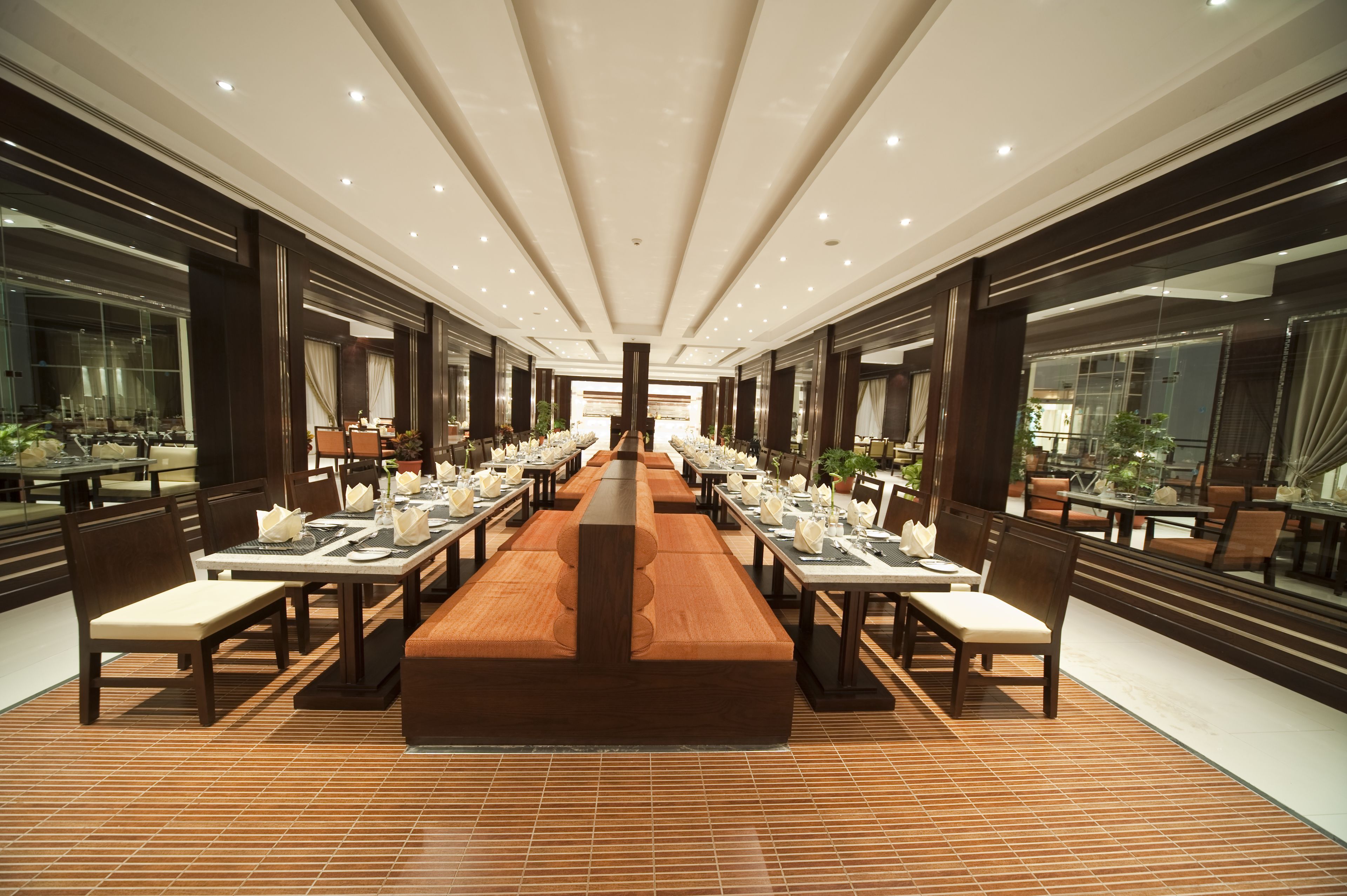 6 restaurants, breakfast, lunch, dinner served; international cuisine