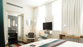Classic Room | Premium bedding, down comforters, pillowtop beds, minibar