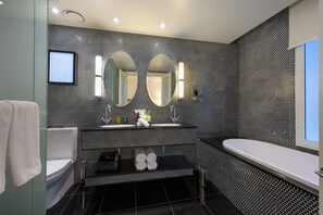 Suite (Courtyard) | Badezimmer