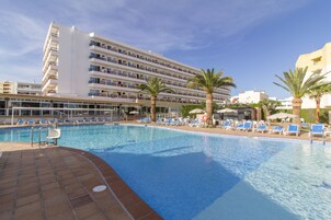 2 piscinas al aire libre, sillones reclinables de piscina