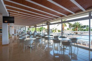 Snack bar