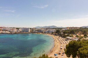 Una playa cerca