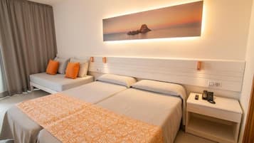 Comfort-Doppelzimmer, Balkon | Zimmersafe, Schreibtisch, Verdunkelungsvorhänge, Bügeleisen/Bügelbrett