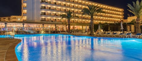 2 outdoor pools, pool loungers