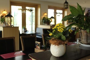 Petit déjeuner continental (10 EUR par personne)