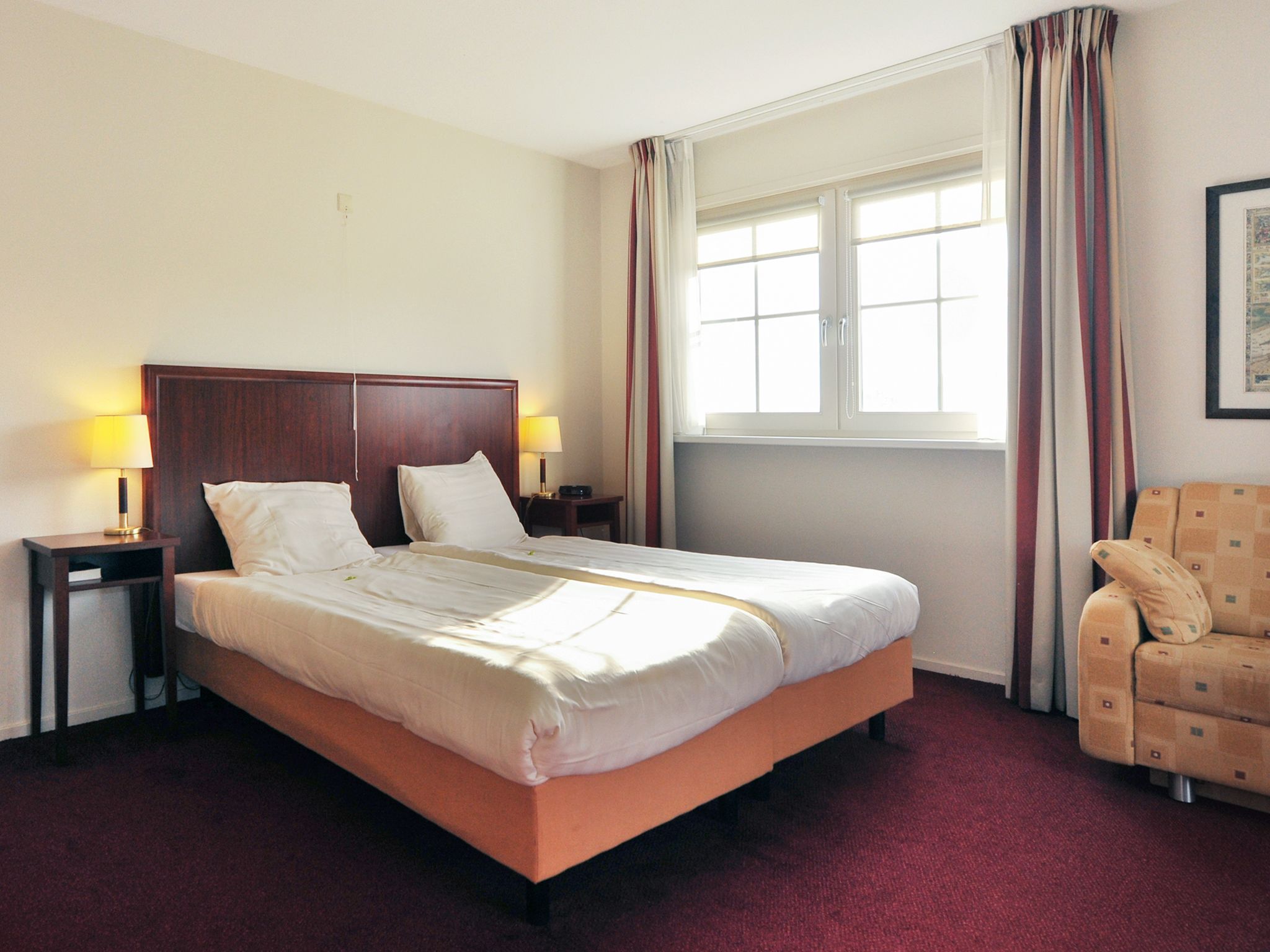 Chambre Double Standard, 2 lits une place | Minibar, coffres-forts dans les chambres, bureau, rideaux occultants