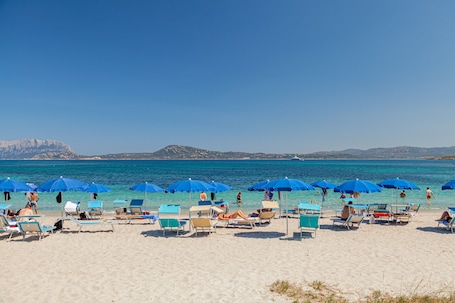Beach nearby, sun loungers, beach umbrellas, snorkeling. Hotel Mare Blue