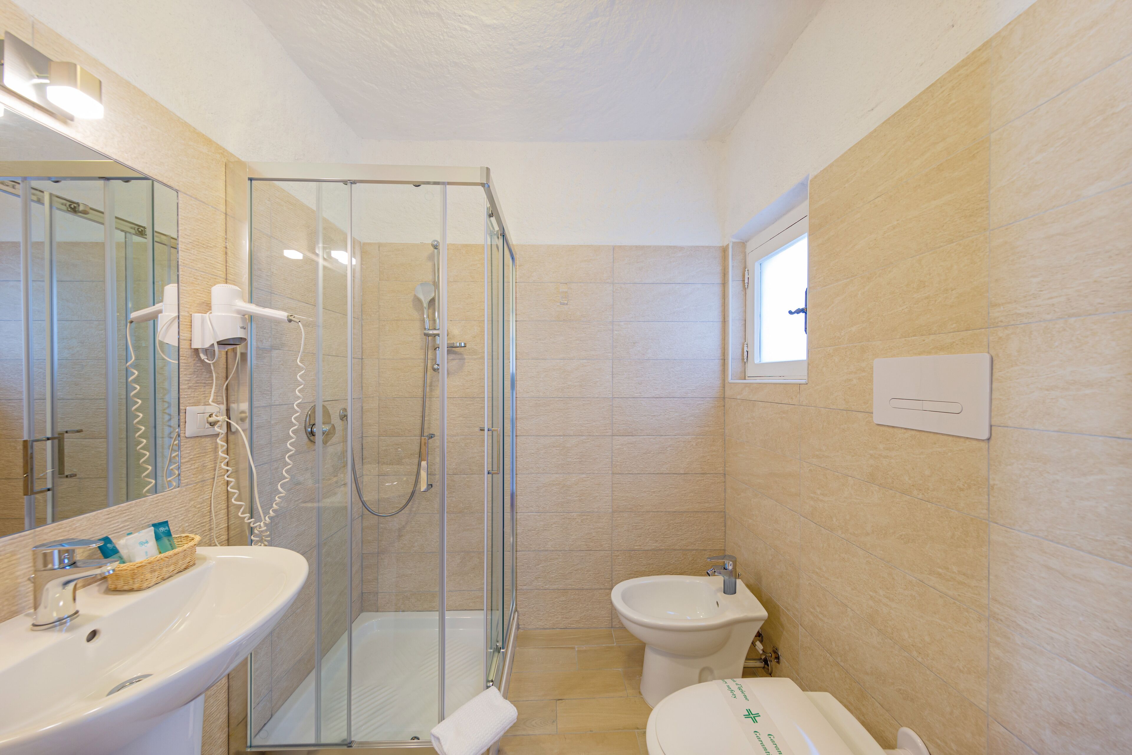 quadruple room | bathroom | shower, hair dryer, bidet, towels