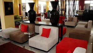 Lobby sitting area - Midan Hotel Suites (Muscat)