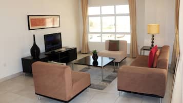 Apartamento, 2 quartos | Sala de estar | TV