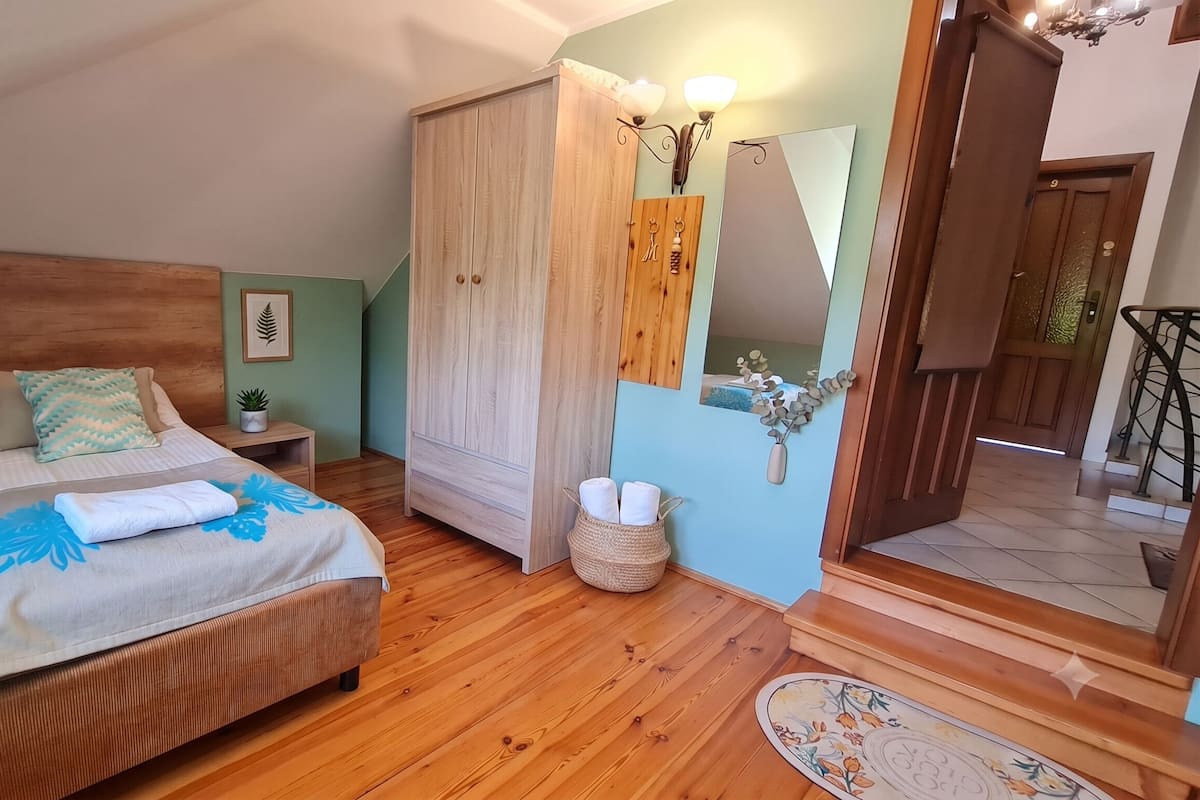 Habitación individual | Ropa de cama de alta calidad, tabla de planchar con plancha, wifi gratis