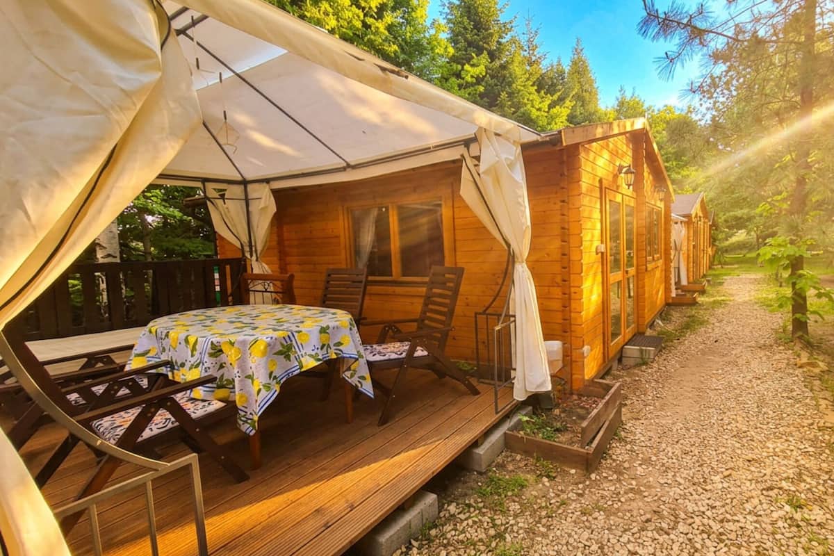 Cabaña familiar, 2 habitaciones | Ropa de cama de alta calidad, tabla de planchar con plancha, wifi gratis