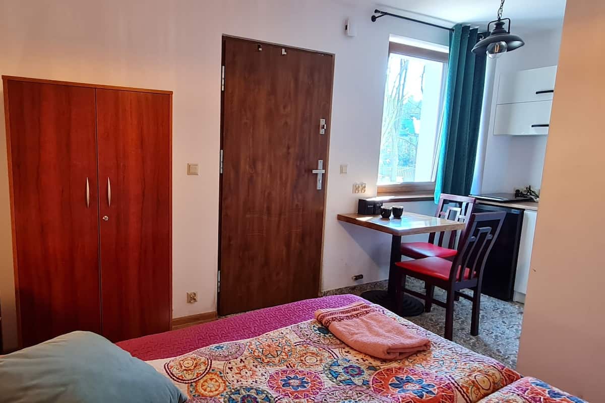 Habitación doble superior, cocina básica (Pavilion) | Ropa de cama de alta calidad, tabla de planchar con plancha, wifi gratis