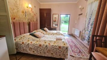 Superior-dobbeltværelse - privat badeværelse (Pavilion) | Strygejern/strygebræt, gratis Wi-Fi, sengetøj