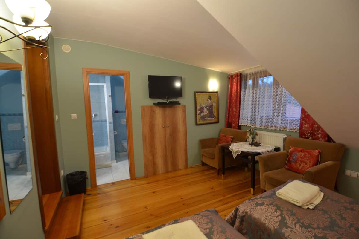 Habitación individual | Tabla de planchar con plancha, wifi gratis, ropa de cama
