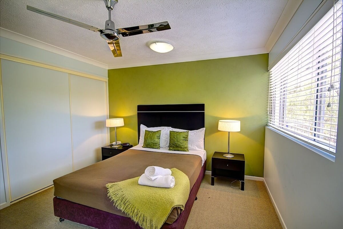 Iron/ironing board, cribs (surcharge), WiFi (surcharge), bed sheets