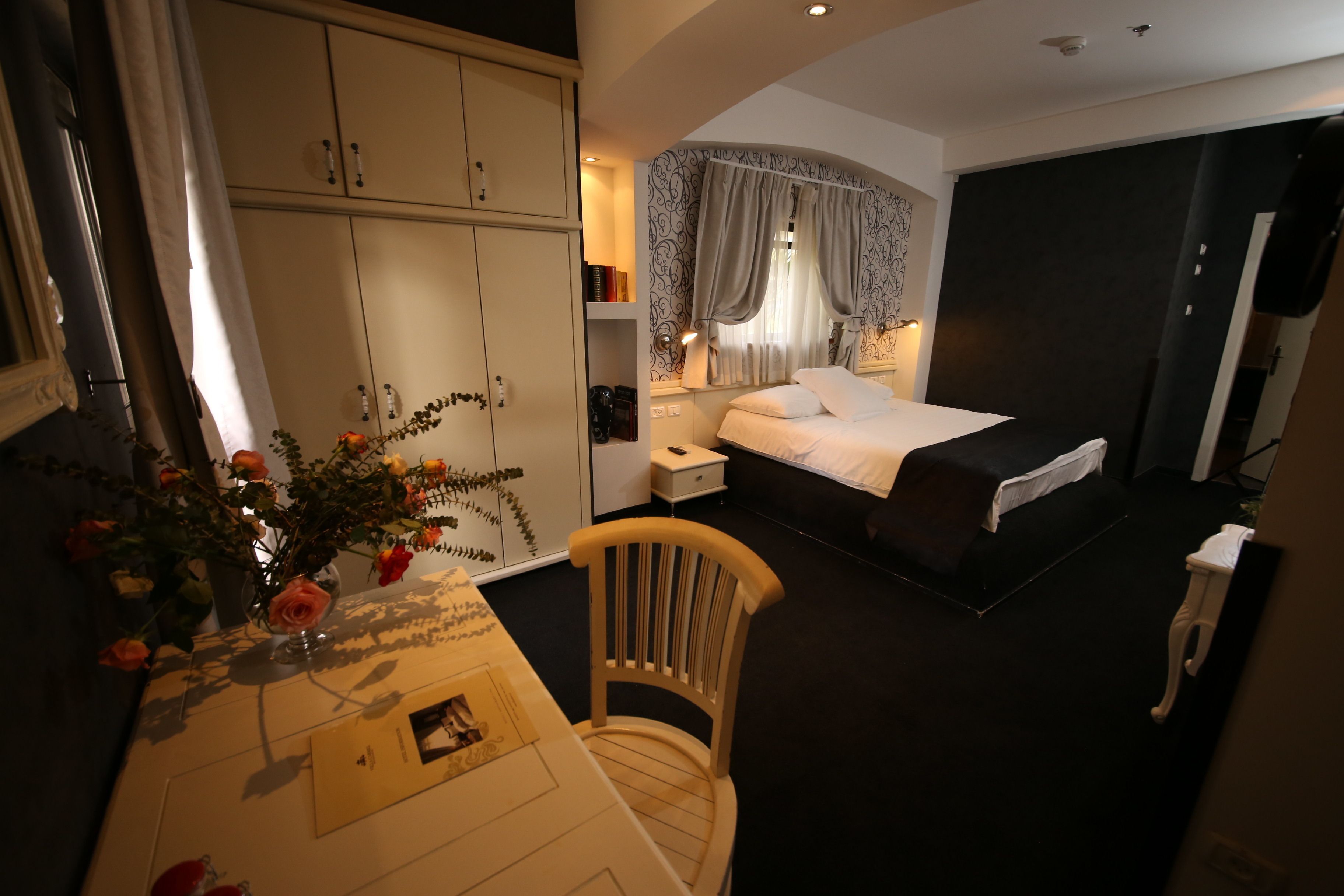 egyptian cotton sheets, hypo-allergenic bedding, select comfort beds