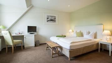 Hypo-allergenic bedding, desk, iron/ironing board, cribs/infant beds