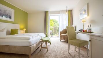 Hypo-allergenic bedding, desk, iron/ironing board, cribs/infant beds