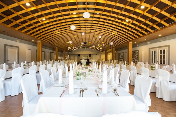屋内結婚式場