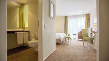 Hypoallergeen beddengoed, een bureau, een strijkplank/strijkijzer