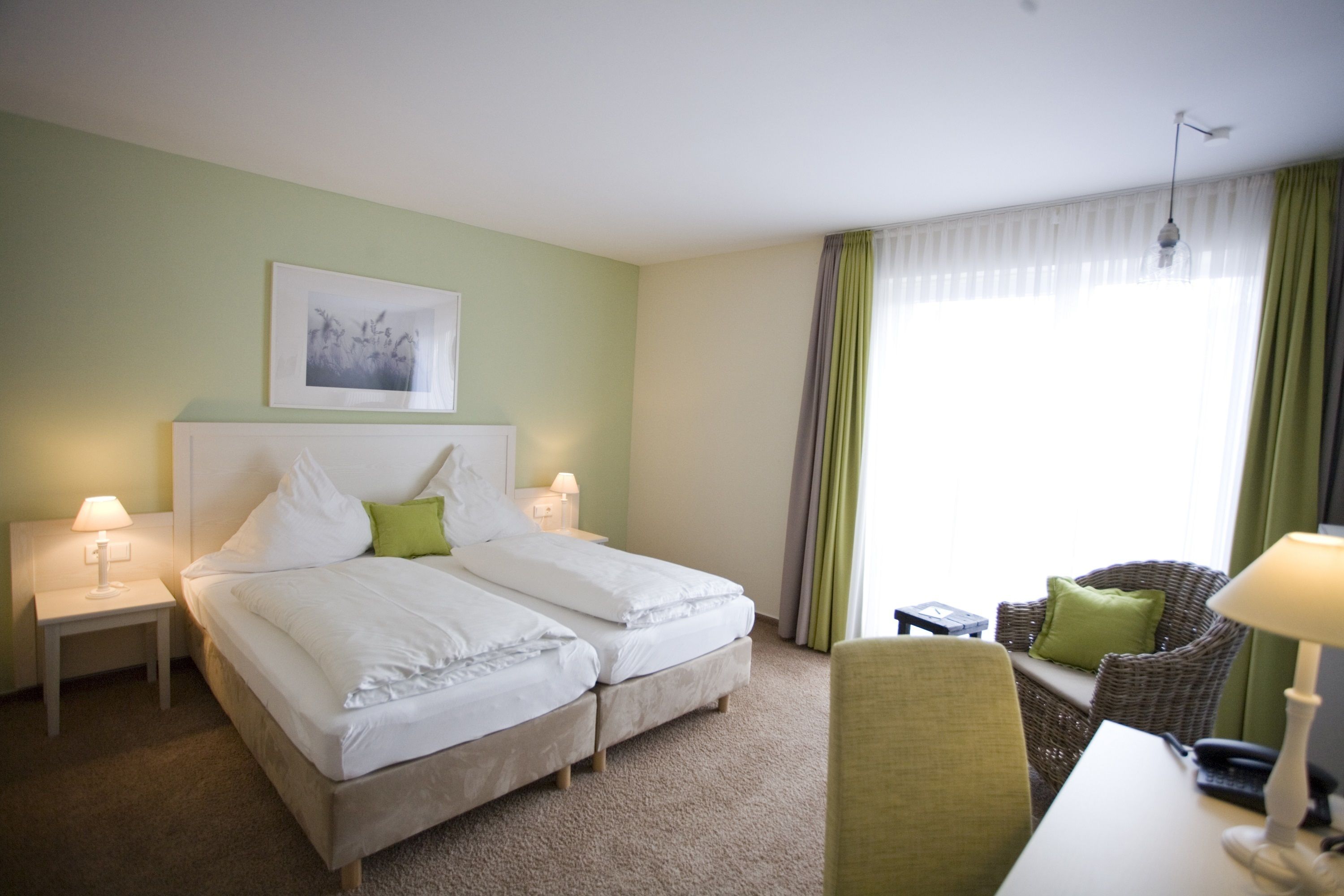 hypo-allergenic bedding, desk, iron/ironing board, cots/infant beds