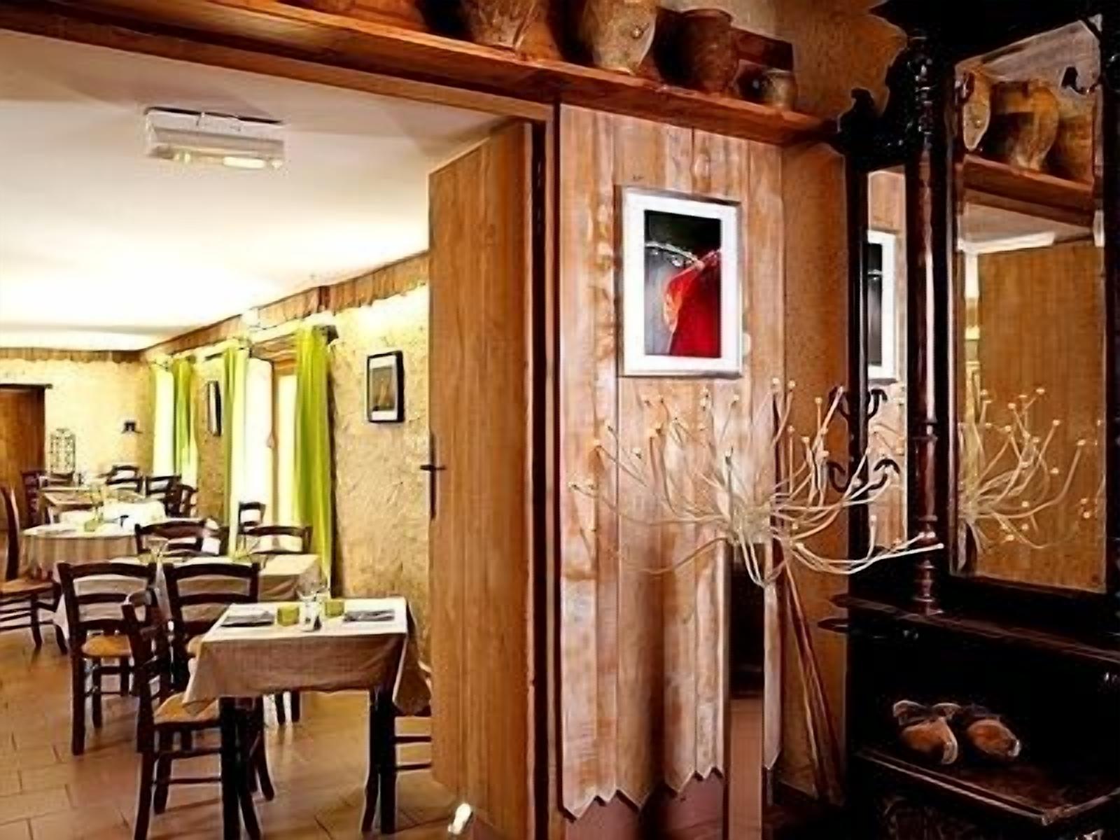 Breakfast, lunch, dinner served; French cuisine, alfresco dining 