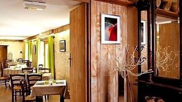 Breakfast, lunch, dinner served; French cuisine, alfresco dining